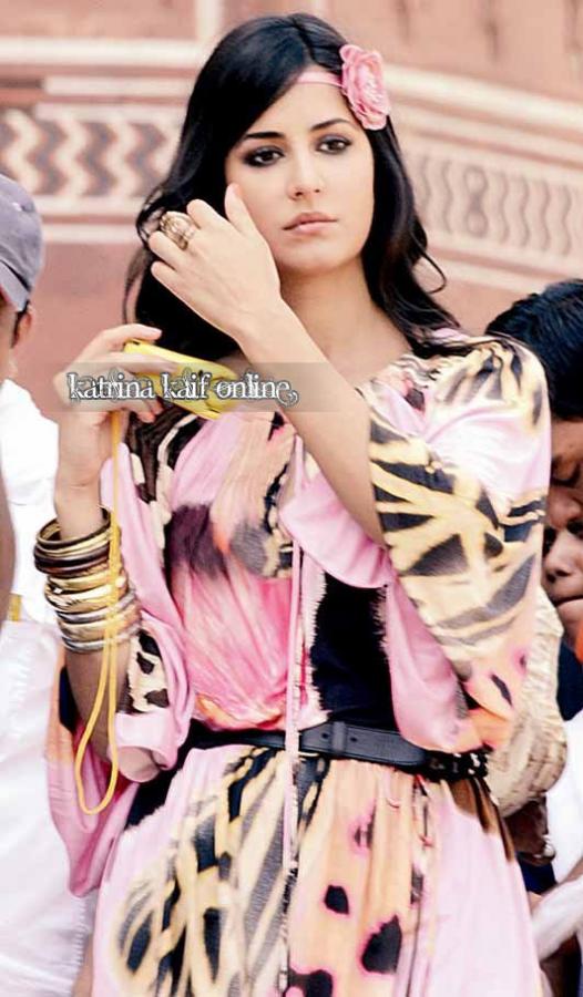 latest images of katrina kaif in mere brother ki dulhan. Katrina Kaif glamorous photos in 'Mere Brother Ki Dulhan'