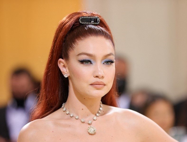 Unforgettable beauty looks of international stars at the Met Gala over the years