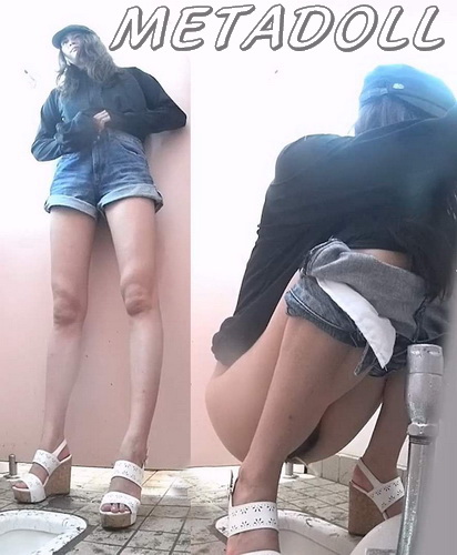 Beach toilet pee - Hidden camera in women's toilet Beach toilet pissing (Beach Toilet 17)