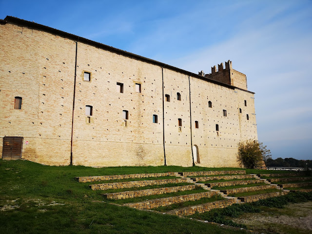 Castello e cielo blu