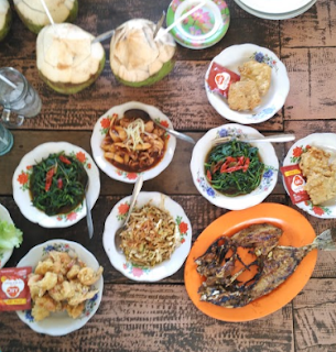 Menu Rumah Makan Mina Ayu, Menikmati Kuliner Sambil Mancing Di Tepi Laut 