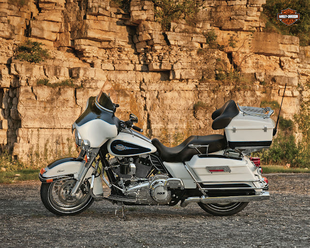 Harley-Davidson-FLHTC-Electra-Glide-Classic-2012