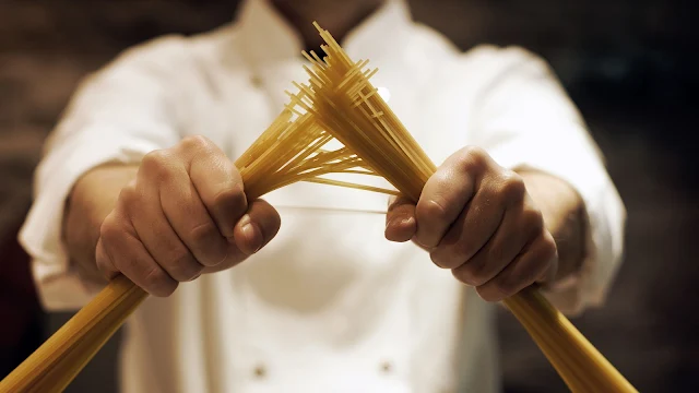 Pourquoi il ne Faut Pas Couper les Spaghettis en Deux Avant la Cuisson ?