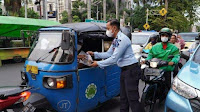 Ka Lapas Rutan Kelas I Salemba dan Ka Kanwil Kemenkumham Jakarta Bagi Takjil