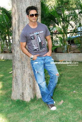 Shahid Kapoor In Chance Pe Dance Images