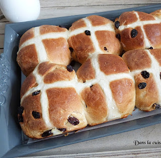 https://danslacuisinedhilary.blogspot.com/2016/03/hot-cross-buns-brioches-de-paques.html