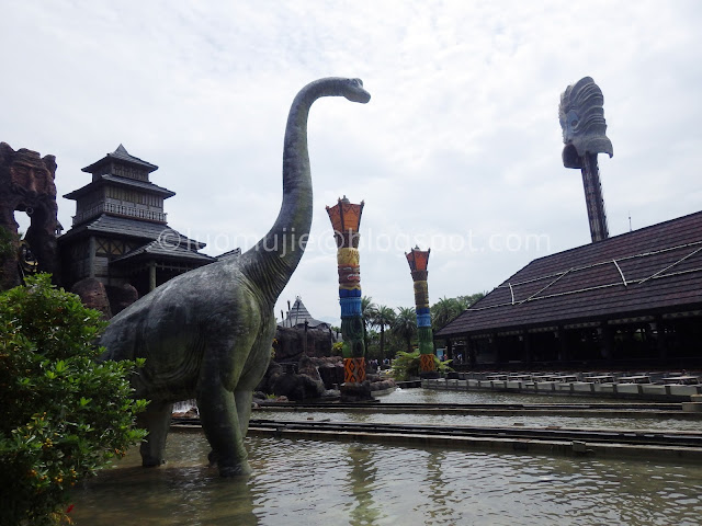 Leofoo Village Theme Park (六福村主題遊樂園)