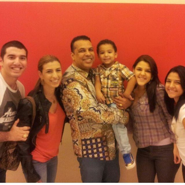 Apostolo Renê Terra em mais uma foto  com a esposa e a familia