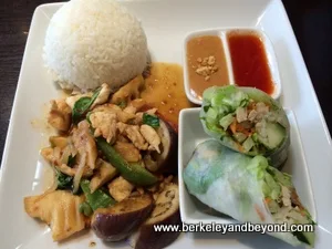 garlic stir-fry at Bua Luang Thai Cuisine in Albany, California