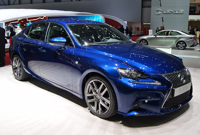 Harga Mobil Lexus 300 H