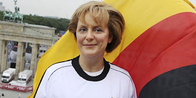 Sejarah mengajarkan bagaimana tirani kelas kakap dengan peran sebagai politisi sepak bola Angela Merkel: Wanita Terkuat di Dunia