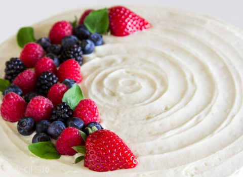 Berry Chantilly Cake