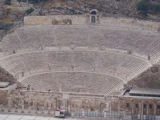 شكل المسرح - المسرح -المدرج الروماني في عمان