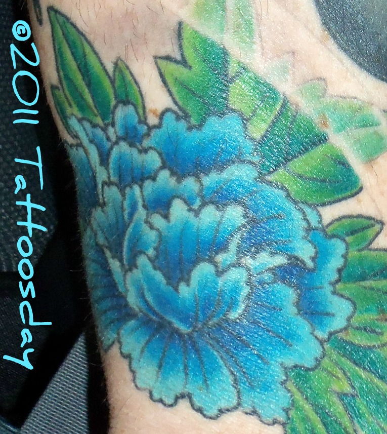 I particularly love the blue flower and the way that Richie tattooed the