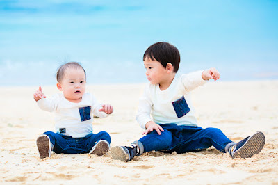 沖縄のビーチで子供写真