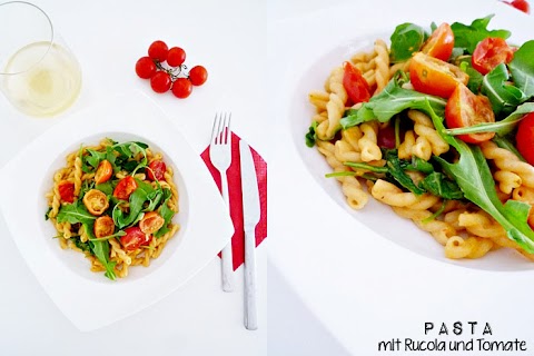 Pasta mit Rucola und Tomate