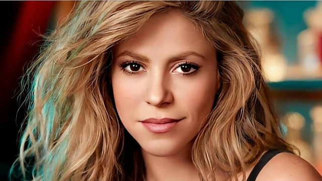  Biography of Shakira