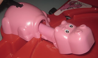 hippo-glouton en train de sortir sa tête