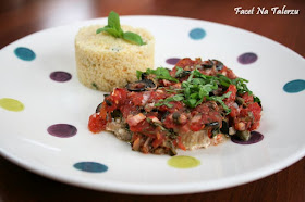 stek z tuńczyka w sosie pomidorowo-ziołowym