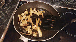 Frying parsnip crisps