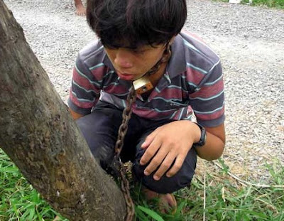 Cambodian dad chains son to pole over online gaming