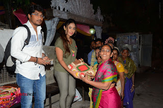 Actress Sri reddy (apthatrust director) Distrubuted Blankets for Orphans at Sai Baba Temple  0029.JPG