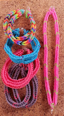 Make these rubber band bracelets!