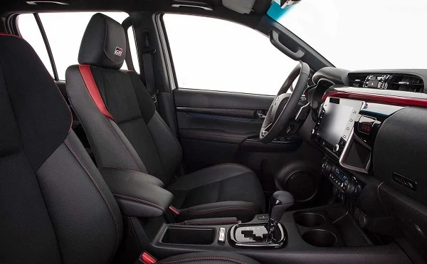 Interior Toyota Hilux GR-S 2022