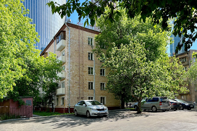 улица Антонова-Овсеенко, дворы, жилой дом 1960 года постройки