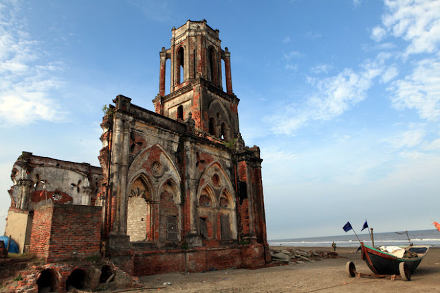 ruined-cathedral-hai-hau-nam-dinh-vietnam-1