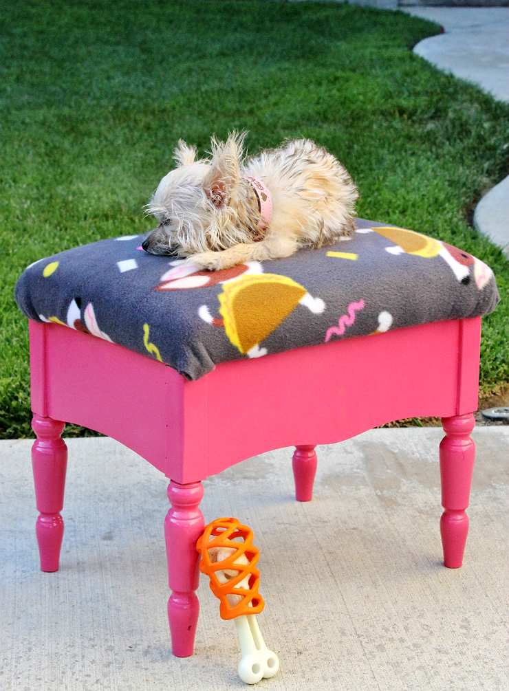 This stylish tongue in cheek 'taco dog' footstool upcycle is hiding a secret storage space for your dog's favorite toys and treats, much like #jwpets #holeegourmet treat toys, now at PetSmart! #AD