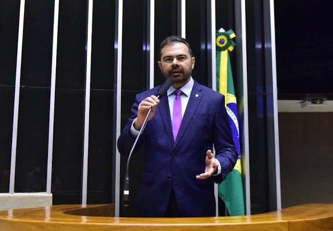 Idilvan Alencar demonstra indignação pela rejeição da taxação de grandes fortunas pela Câmara dos Deputados.