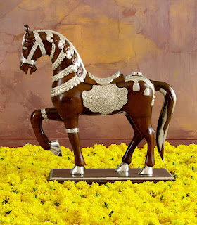 Explore Silver Showpieces: Silver Trotting Horse to decor your home