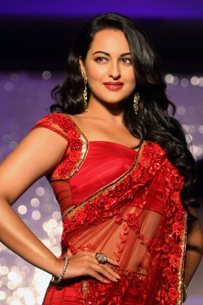 Sonakshi Sinha New hot saree images