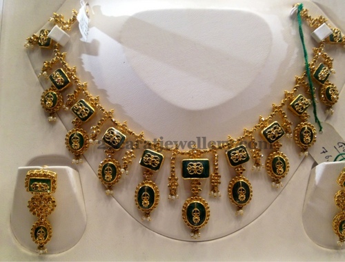 Green Emeralds Short Necklace