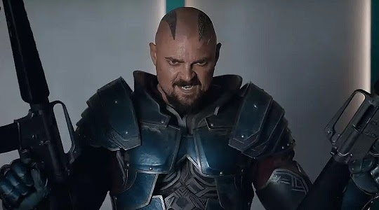 Thor: Ragnarok  O ator Karl Urban revela porque Skurge trai