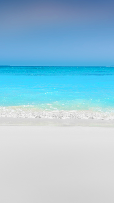 Pemandangan pasir putih di pantai yang sangat indah