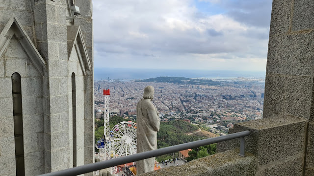New in barcelona: Walk to the Tibidabo