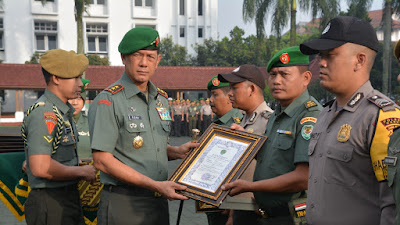 Pangdam  Siliwangi Berikan Penghargaan Kepada 800 Personil TNI, Polri Dan Persit