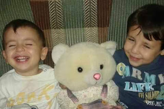 imagen de niño Aylan Kurdi y hermano