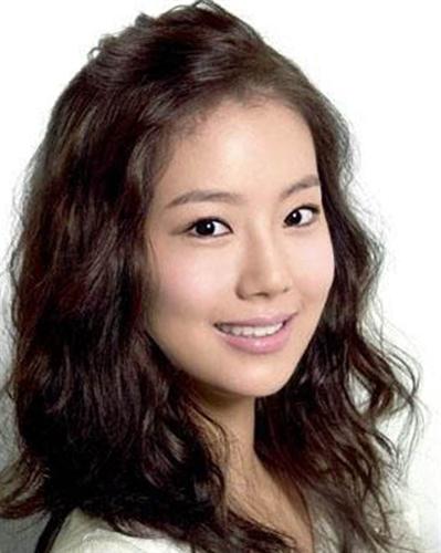Korean Round Face Curly Hairstyles