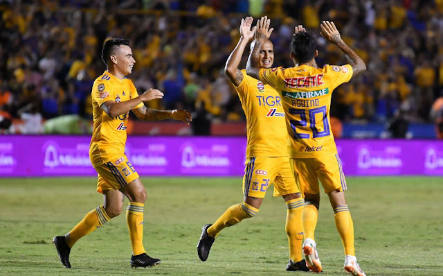 Con un doblete de Aquino y goles de Carioca y Chaka Rodríguez, Tigres venció 4-2 a Morelia y por primera vez ganó en su debut de Liga, luego de conquistar el título.