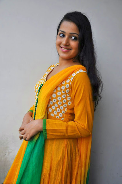 Samskruthy Shenoy's Sunshine Vibes: Cute Images in Vibrant Yellow Dress.