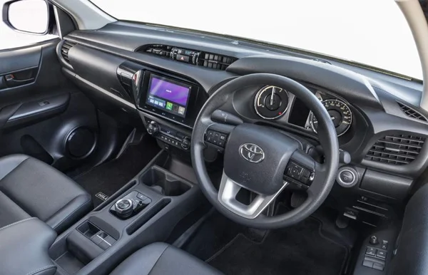 Interior Toyota Hilux Revo BEV