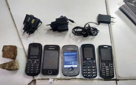 Agentes encontram pacote com celulares, carregadores e maconha arremessado para dentro do Roger