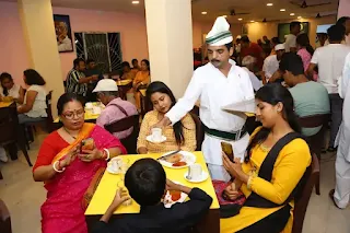 women in coffee house