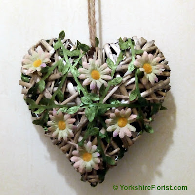  Shabby chic hanging wicker heart with daisies