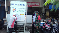 Serka Priyanto Bersama Security Sosialisasi PPKM di Pasar Harjodaksino