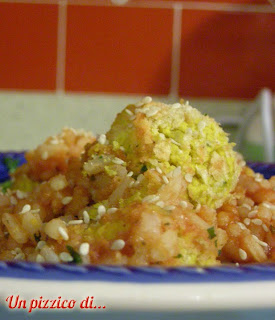 Falafel con riso saltato con passata di pomodoro e cipolla