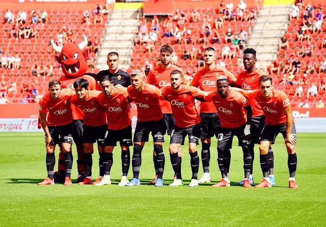 R. C. D. MALLORCA. Temporada 2021-22. Manolo Reina, Fer Niño, Valjent, Baba. Pablo Maffeo, Take Kubo, Jaume Costa, Salva Sevilla, Dani Rodríguez, Amath, Brian Oliván. R. C. D. MALLORCA 0 VILLARREAL C. F. 0. 19/09/2021. Campeonato de Liga de 1ª División, jornada 5. Palma de Mallorca, estadio Son Moix (Visit Mallorca estadi)